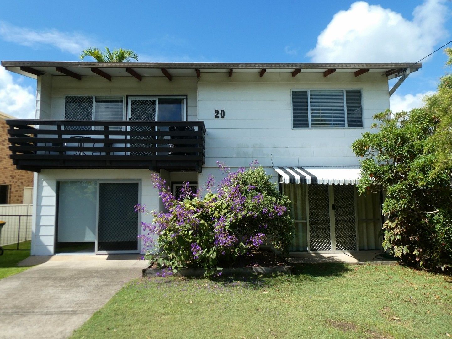 4 bedrooms House in 20 YAMBA ROAD YAMBA NSW, 2464