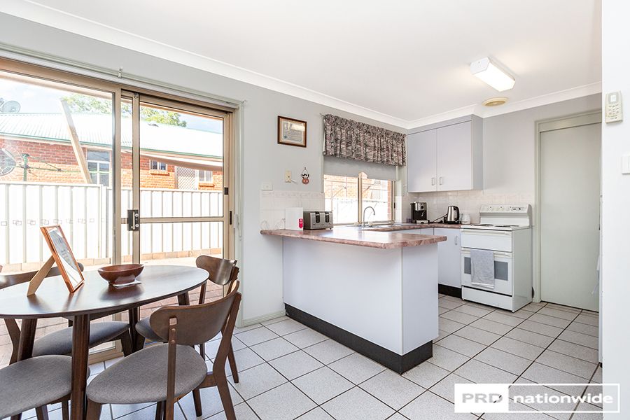 10 Curlew Crescent, Tamworth NSW 2340, Image 2