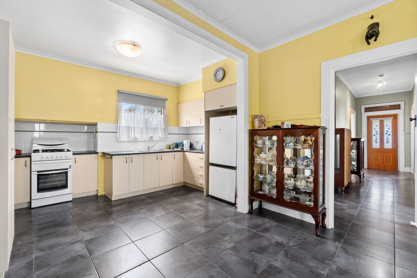 27-29 Raglan Street, Sale VIC 3850, Image 2