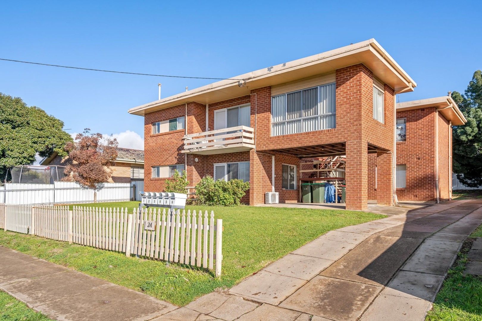 1 bedrooms Apartment / Unit / Flat in 1/24 Willow Street KOORINGAL NSW, 2650