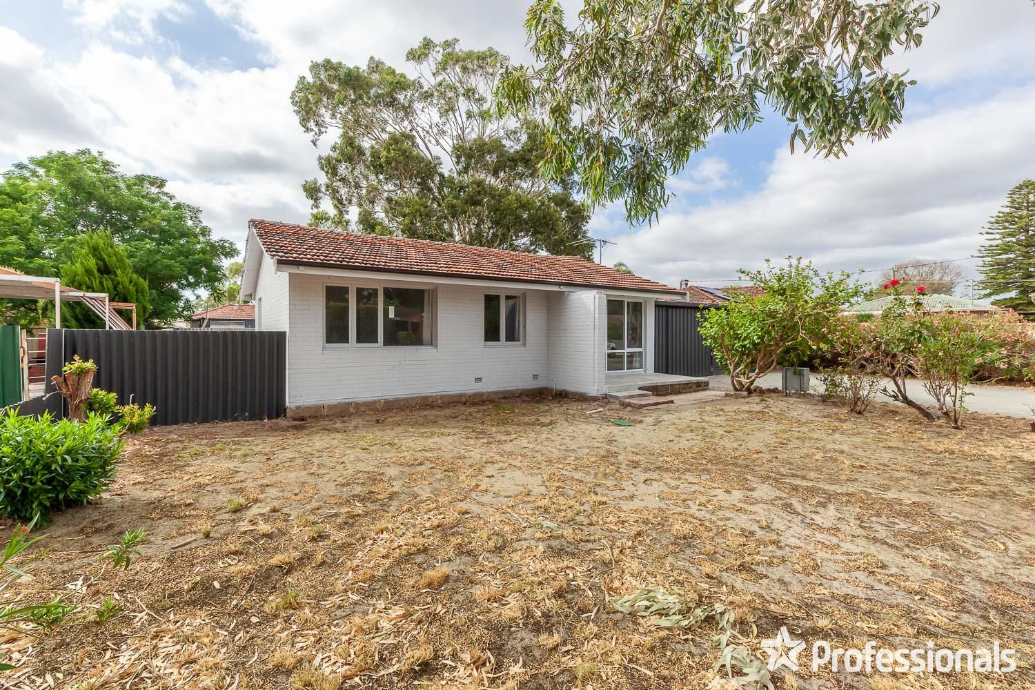 5 Blantyre Way, Kelmscott WA 6111 House For Rent 600 Domain