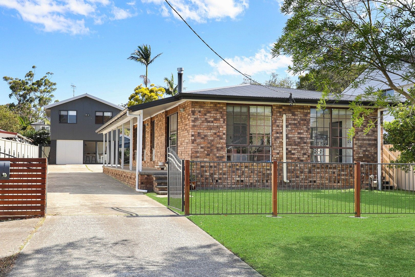 5 bedrooms House in 8 Bundilla Parade BERKELEY VALE NSW, 2261