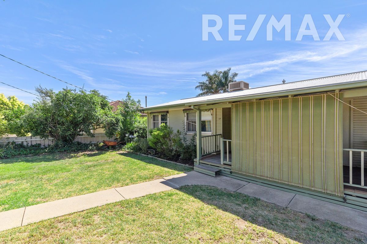 17 Tarakan Avenue, Ashmont NSW 2650, Image 1