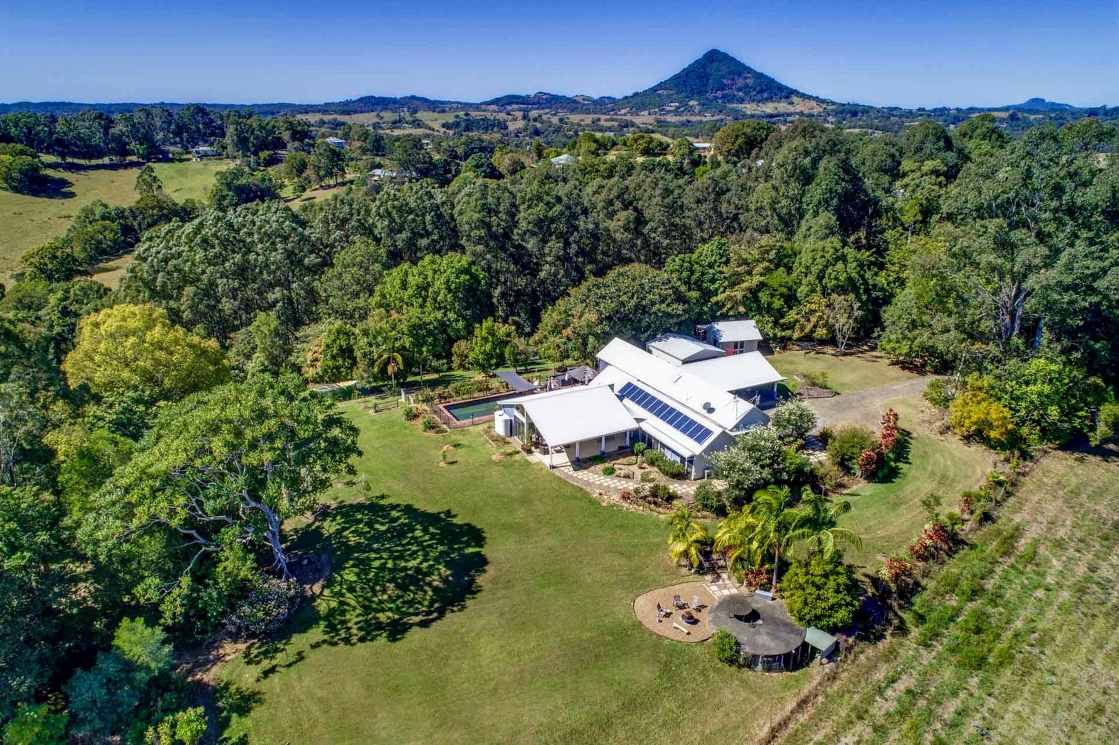 6 PINE TREE DR WEST, Lake Macdonald QLD 4563, Image 1