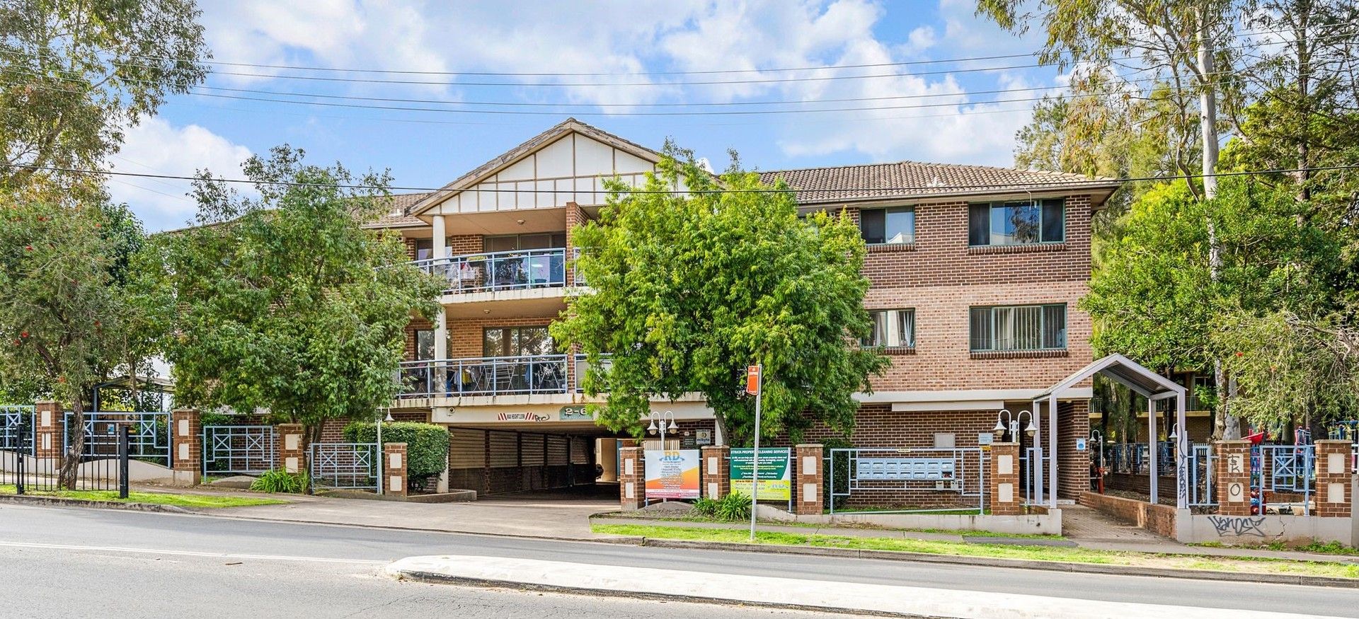 2 bedrooms Apartment / Unit / Flat in 10/2-6 Goodall Street PENDLE HILL NSW, 2145
