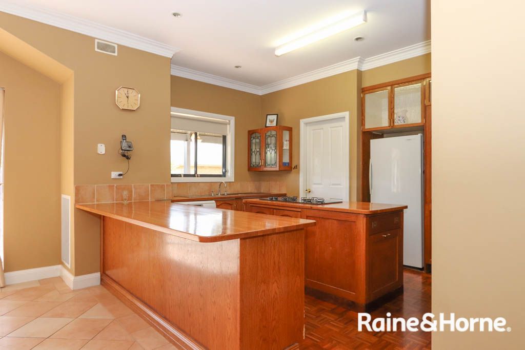 35 Kurumben Place, West Bathurst NSW 2795, Image 2