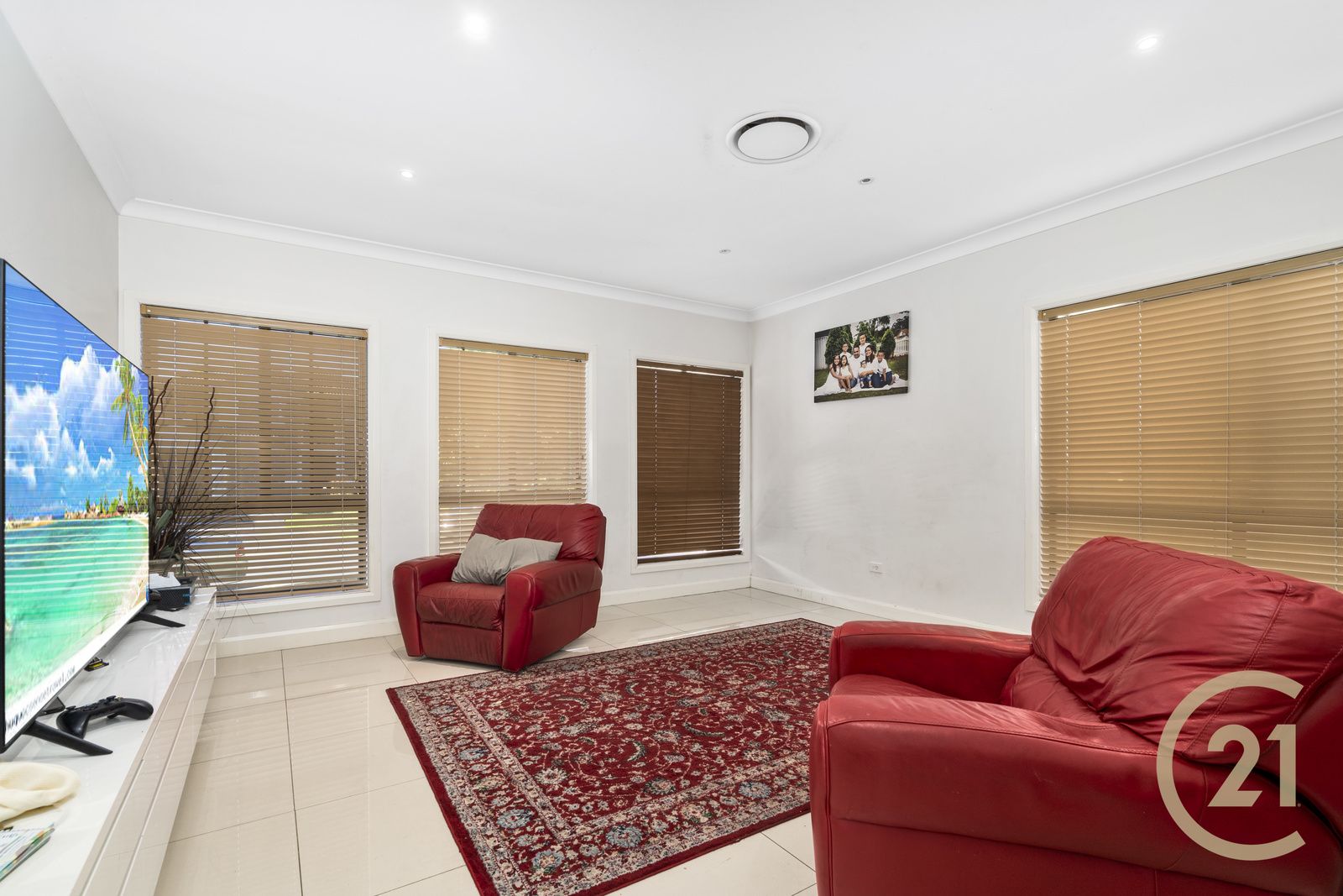 2B Harraden Drive, West Hoxton NSW 2171, Image 1