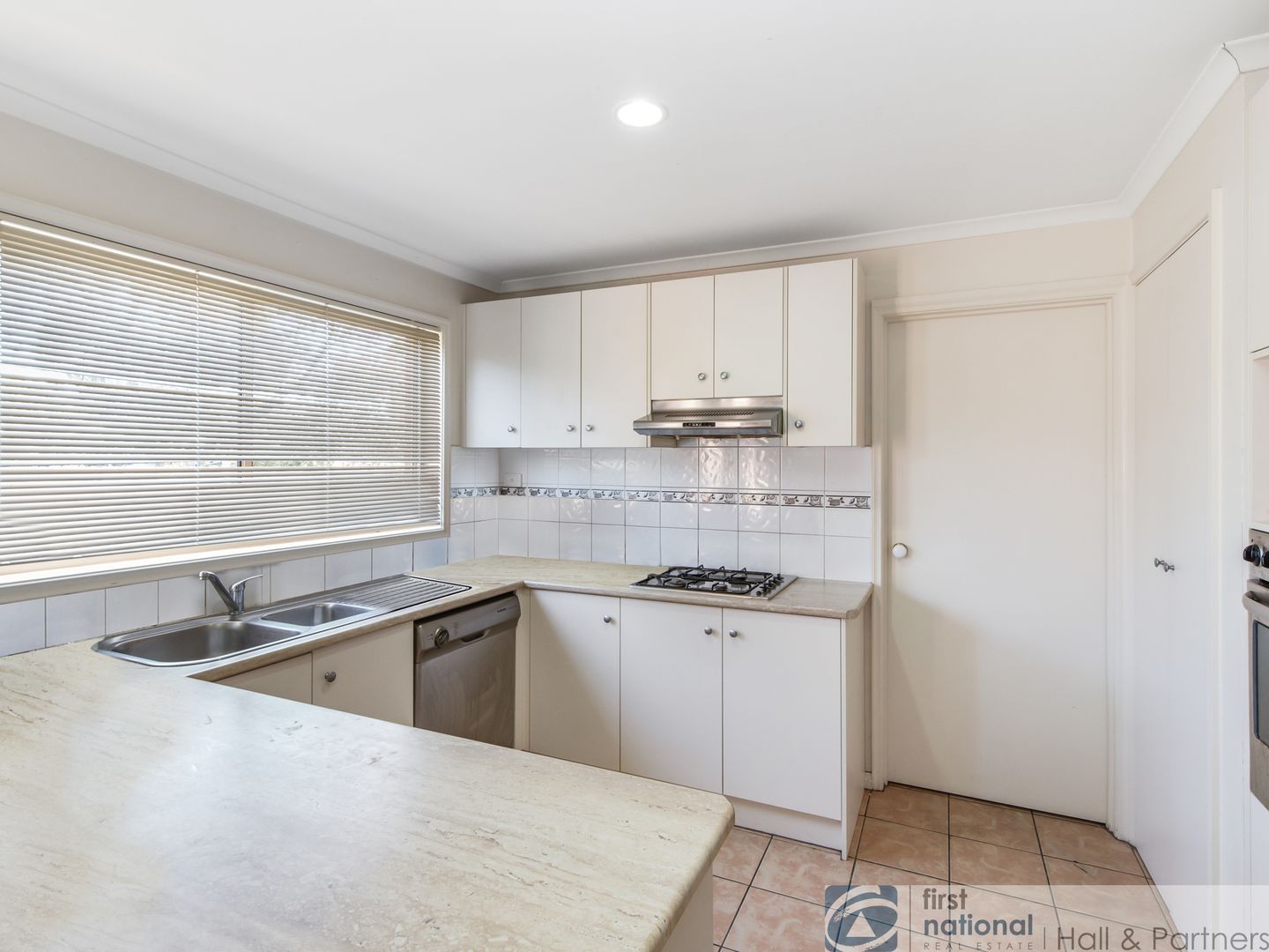 1/35 Narellan Drive, Hampton Park VIC 3976, Image 2