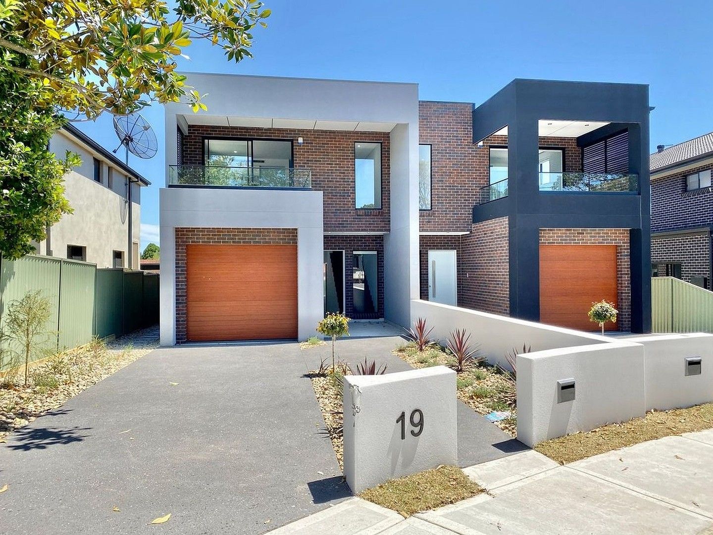 5 bedrooms Duplex in 19 Larkhill Avenue RIVERWOOD NSW, 2210