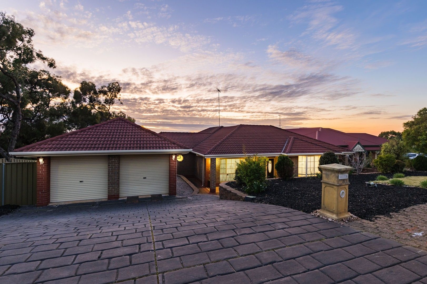 5 bedrooms House in 19 Gully Drive GULFVIEW HEIGHTS SA, 5096