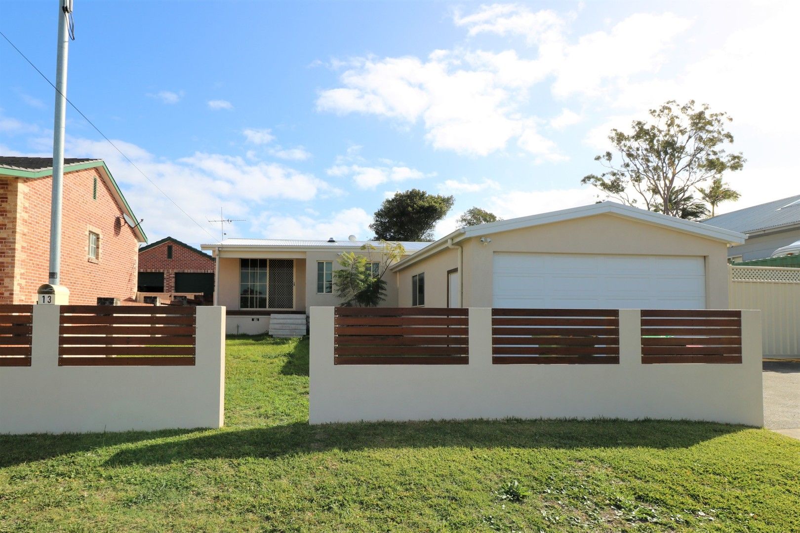 4 bedrooms House in 13 Quinalup St GWANDALAN NSW, 2259