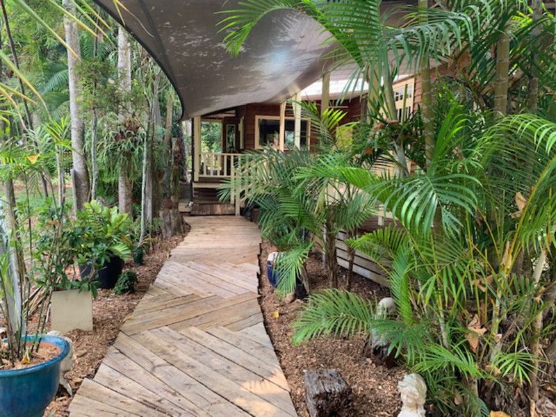 4 bedrooms House in 21 Aminya Street COOCHIEMUDLO ISLAND QLD, 4184