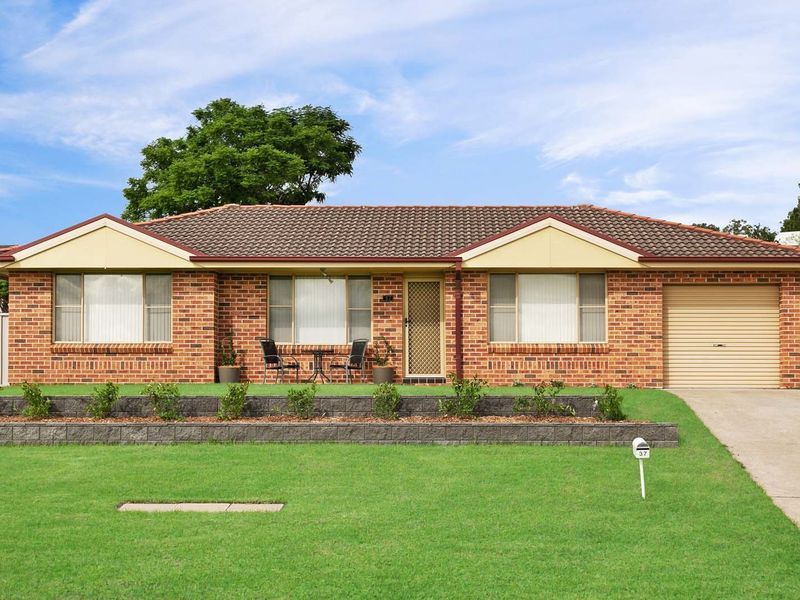 37 Denton Park Drive, Rutherford NSW 2320