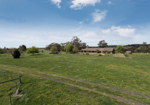 27 Stanway Drive, Romsey VIC 3434