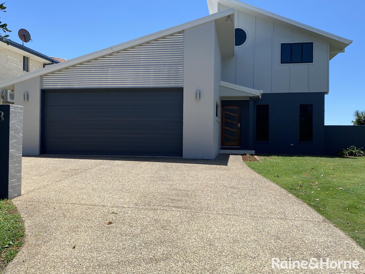 4 bedrooms House in 18 Torquay Road REDLAND BAY QLD, 4165