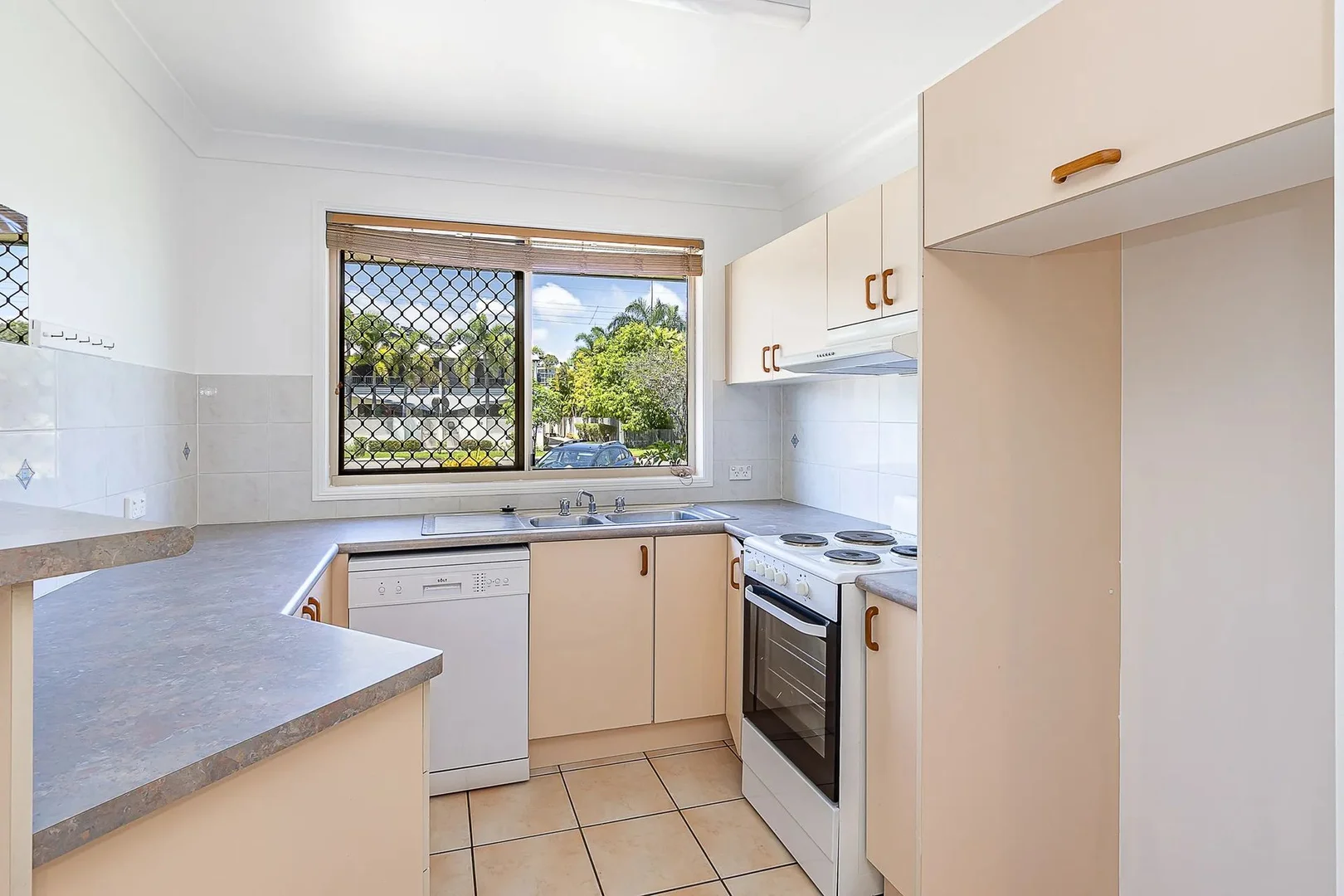 Additional image 4 of 2/75 Cook St, North Ward QLD 4810