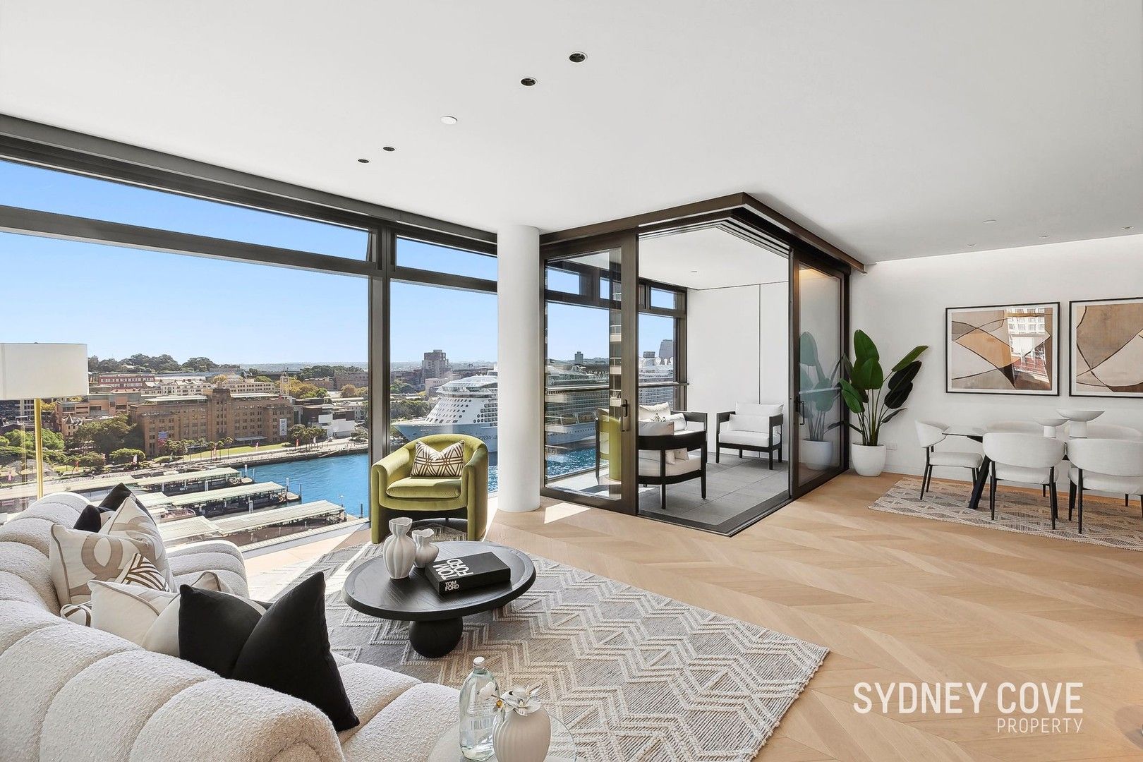 2 bedrooms Apartment / Unit / Flat in 1503/71 Macquarie St SYDNEY NSW, 2000