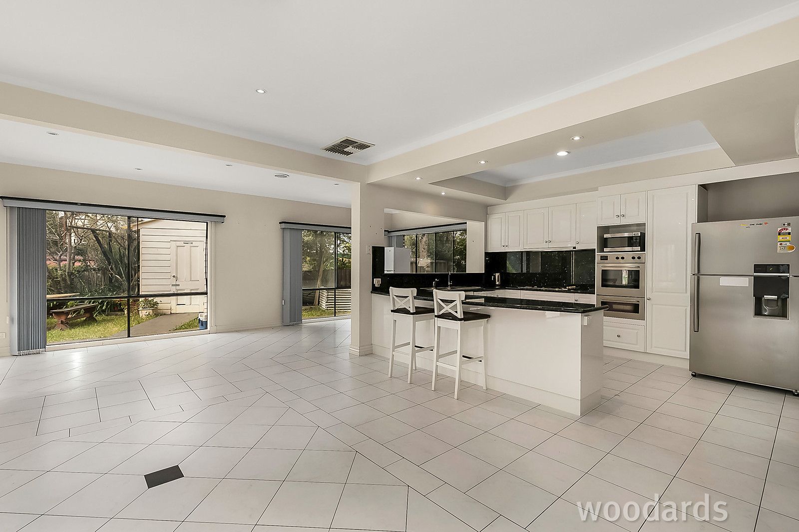 20 Huntingfield Court, Carnegie VIC 3163, Image 2