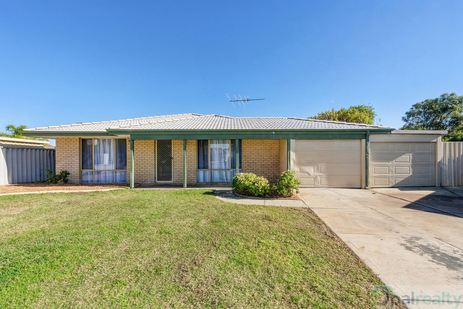 4 bedrooms House in 9 Bingarra Close PORT KENNEDY WA, 6172