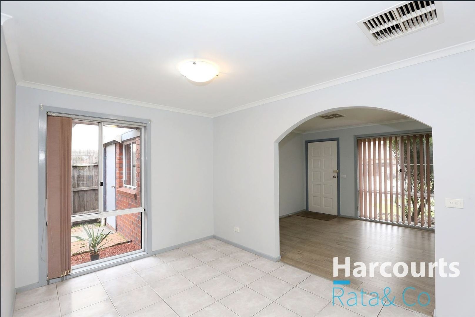 2/18 Kinlora Avenue, Epping VIC 3076, Image 2