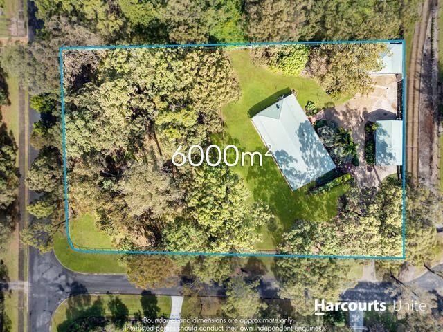 5 bedrooms House in 1 Ridgeview Court DAKABIN QLD, 4503
