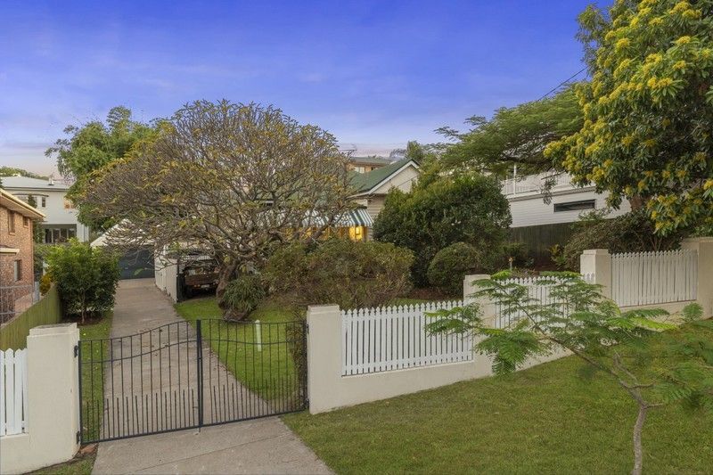 4 bedrooms House in 21 Barlow Street CLAYFIELD QLD, 4011