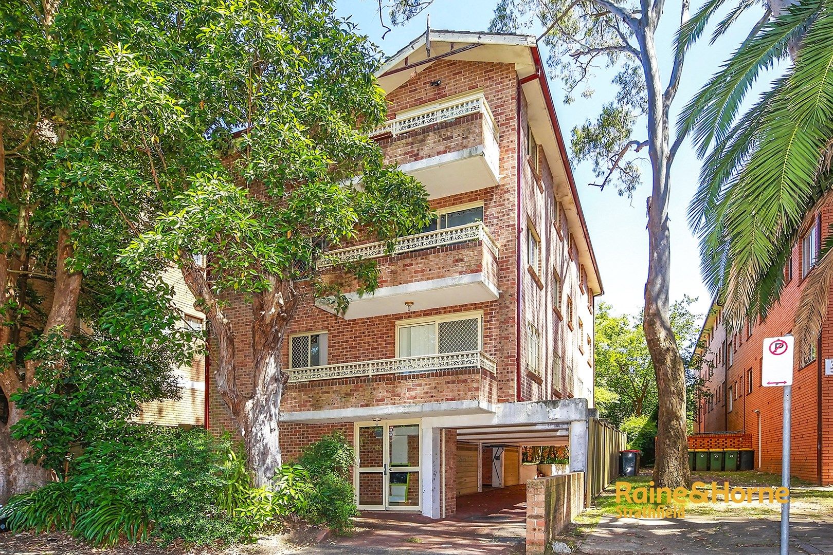 3 bedrooms Apartment / Unit / Flat in 4/76 Albert Road STRATHFIELD NSW, 2135