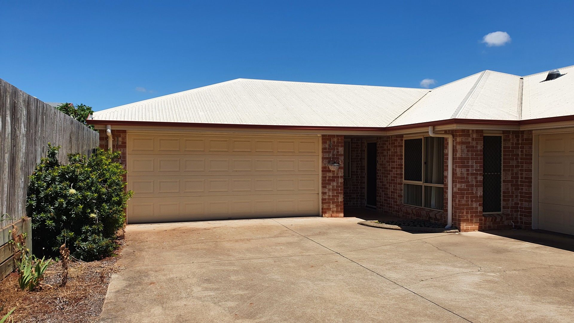 3 bedrooms Apartment / Unit / Flat in 2/10 Luck Street DARLING HEIGHTS QLD, 4350