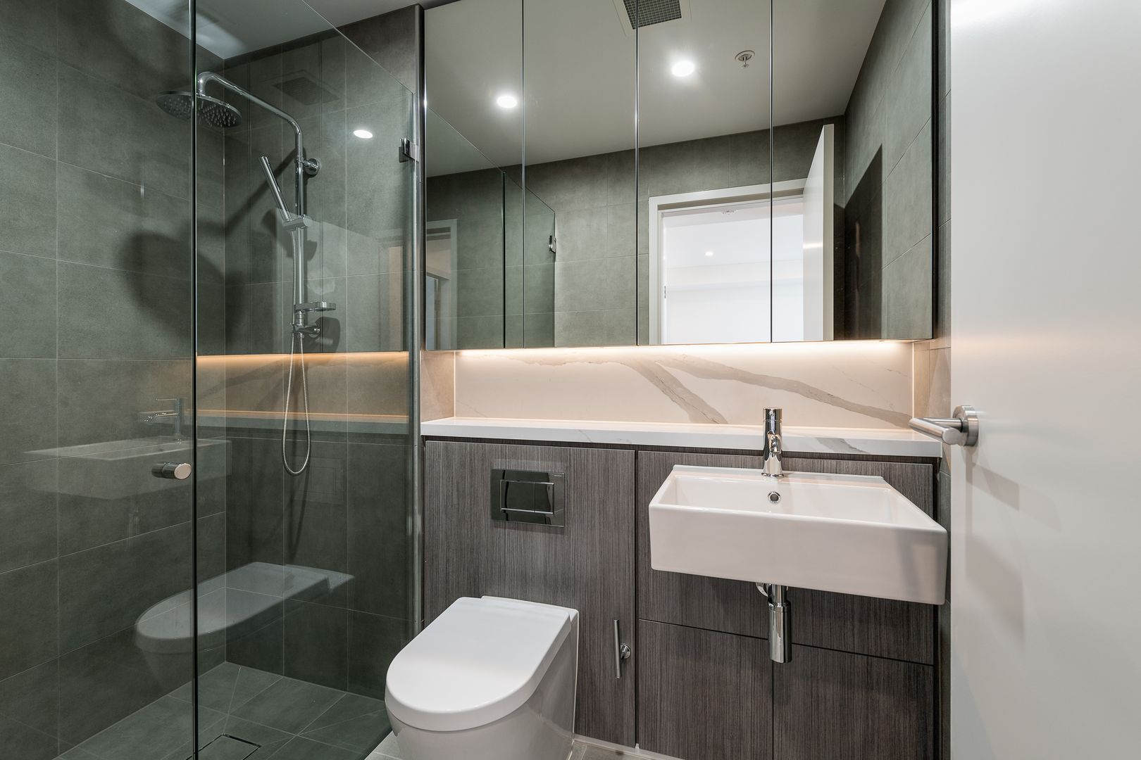 B1003 12 22 Woniora Road