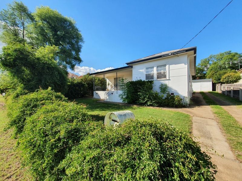 3 bedrooms House in 142 Belmore Street TAMWORTH NSW, 2340