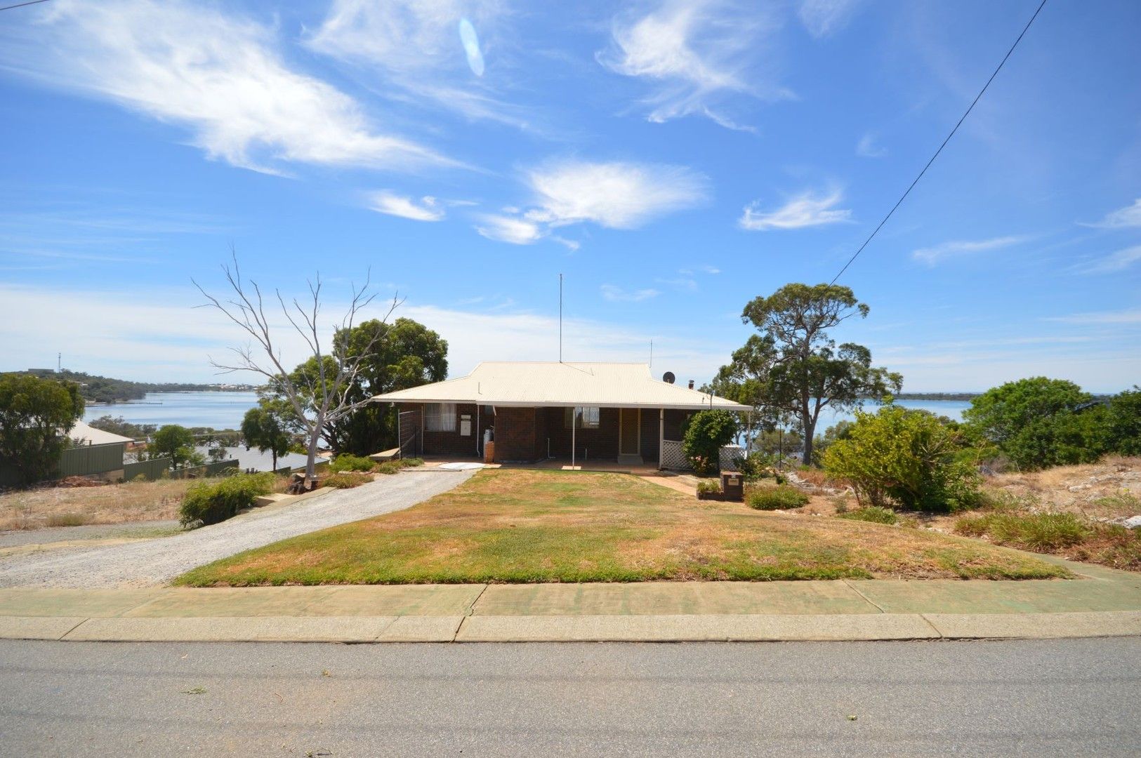 3 bedrooms House in 8 Estuary View Road DAWESVILLE WA, 6211