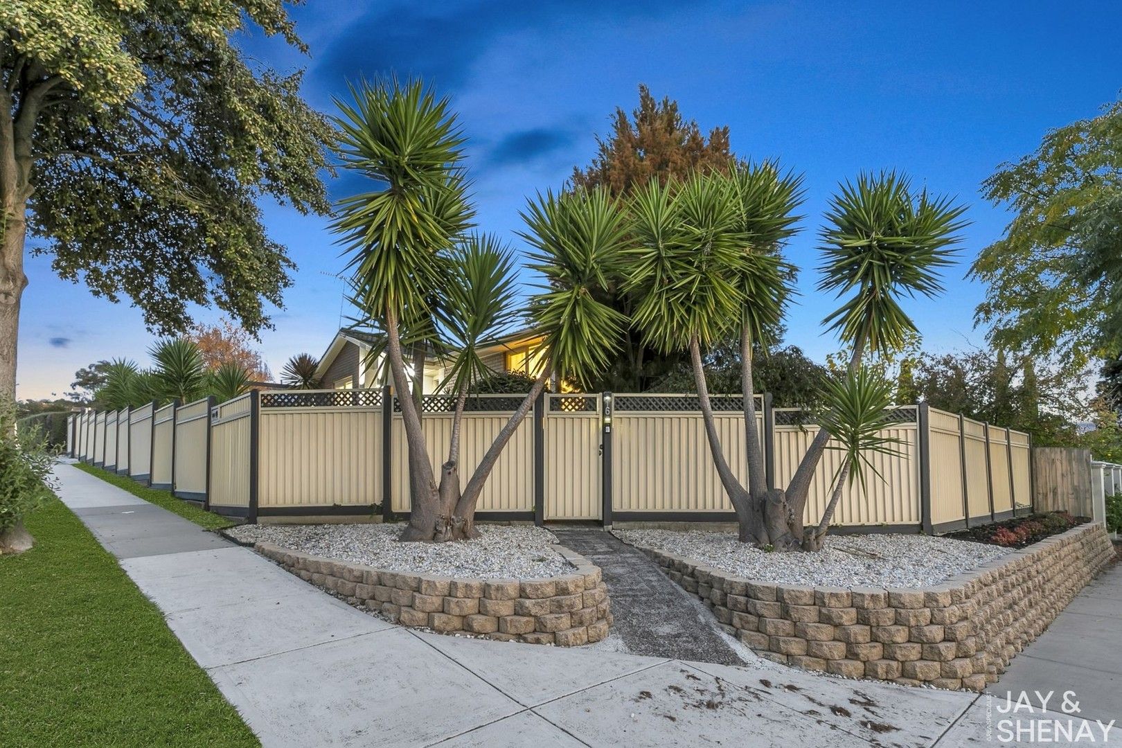 16 Isaac Smith Crescent, Endeavour Hills VIC 3802, Image 0