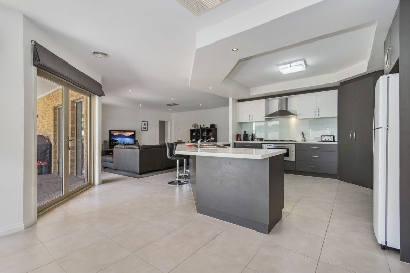 28 Regent Street, Strathfieldsaye VIC 3551, Image 2