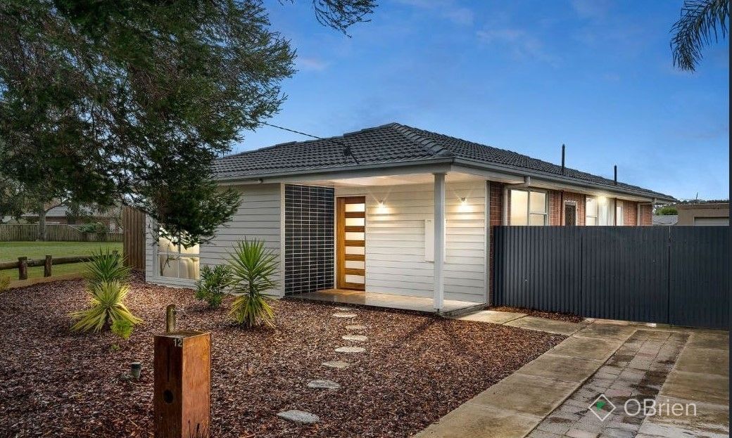 3 bedrooms House in 12 Mundoora Court MORNINGTON VIC, 3931