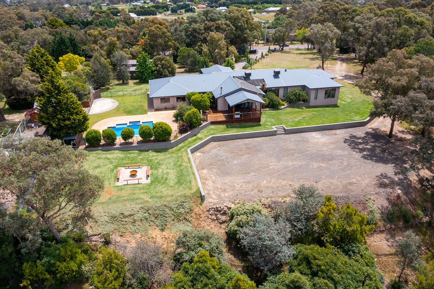 5 bedrooms House in 42-50 Eisemans Road YARRAMBAT VIC, 3091