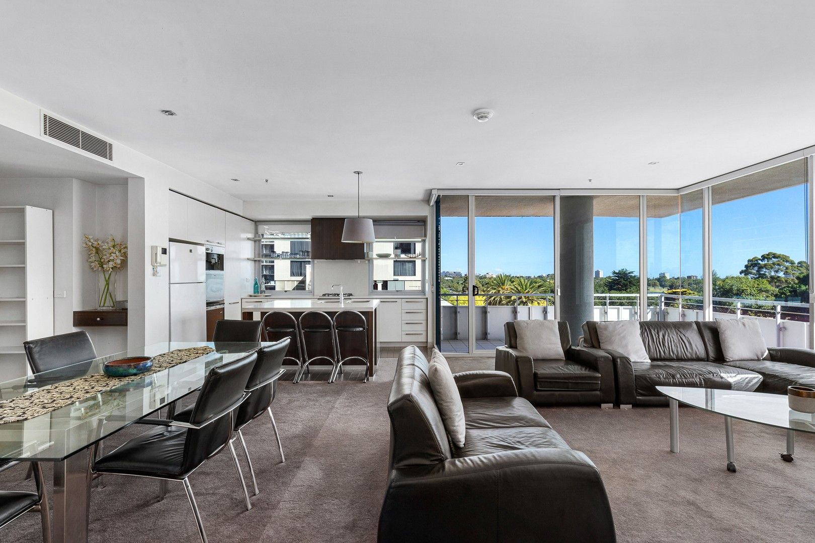 3 bedrooms Apartment / Unit / Flat in 401/1 Roy St MELBOURNE VIC, 3004