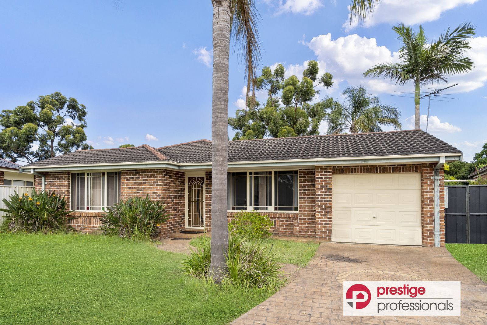 17 Tomago Court, Wattle Grove NSW 2173, Image 0