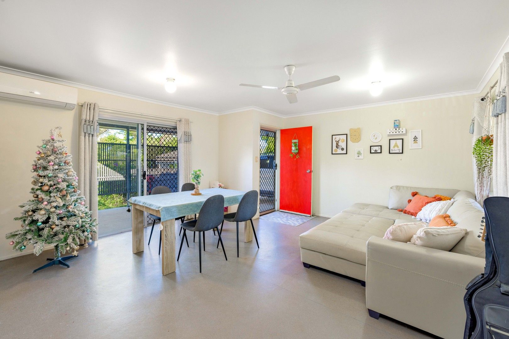 3 bedrooms House in 17 Bucas Court MOOROOBOOL QLD, 4870