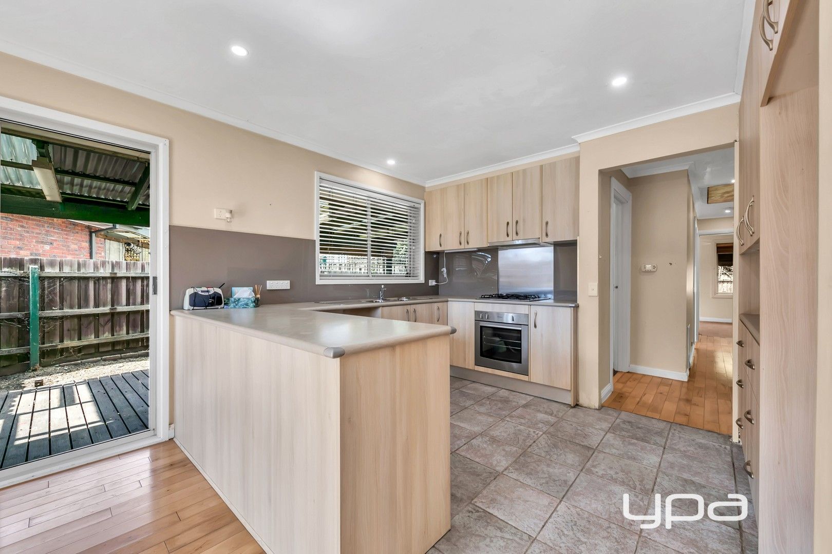 8 Obar Cres, South Morang VIC 3752, Image 2