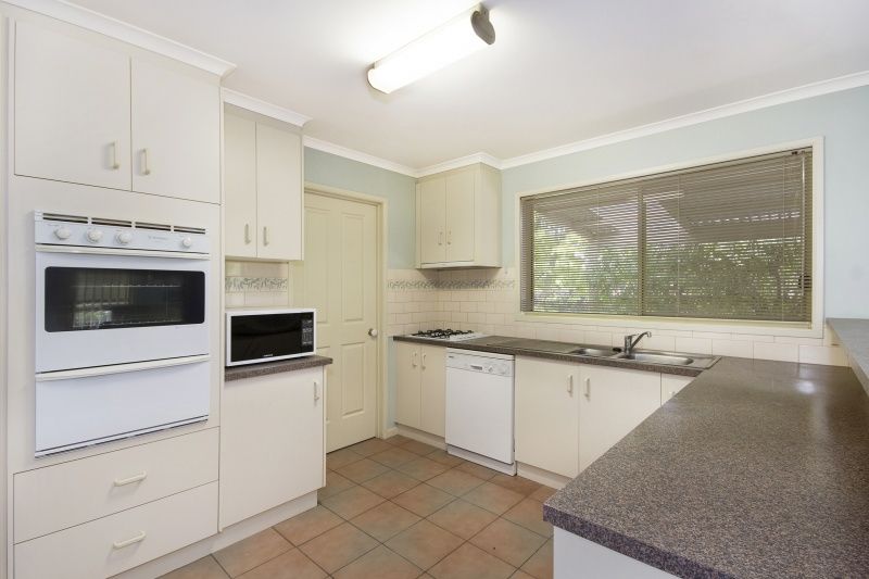 11 Devon Close, STRATHDALE VIC 3550, Image 1