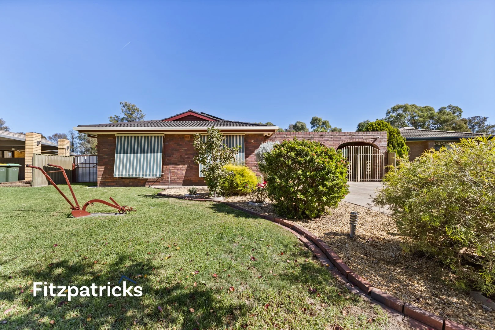 28 Pinaroo Drive, Glenfield Park NSW 2650
