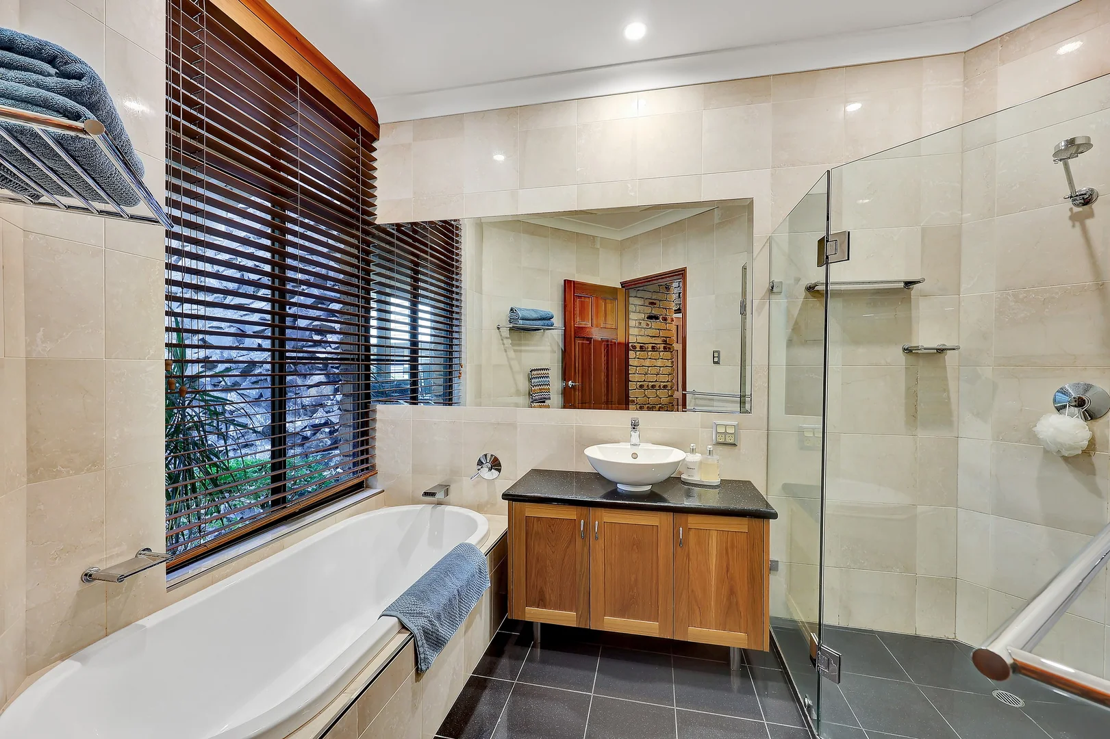 Additional image 17 of 44-46 Rehbein Avenue, Qunaba QLD 4670