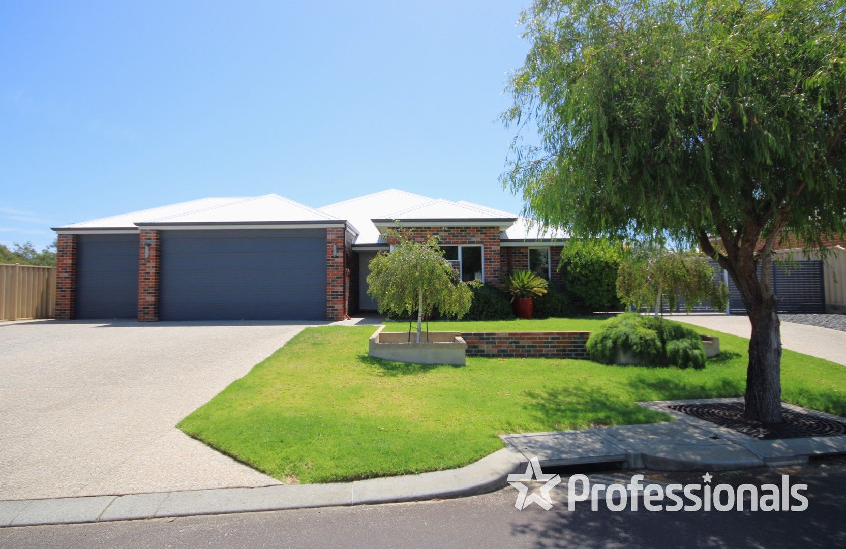 4 Cygnet Court, Millbridge WA 6232, Image 0