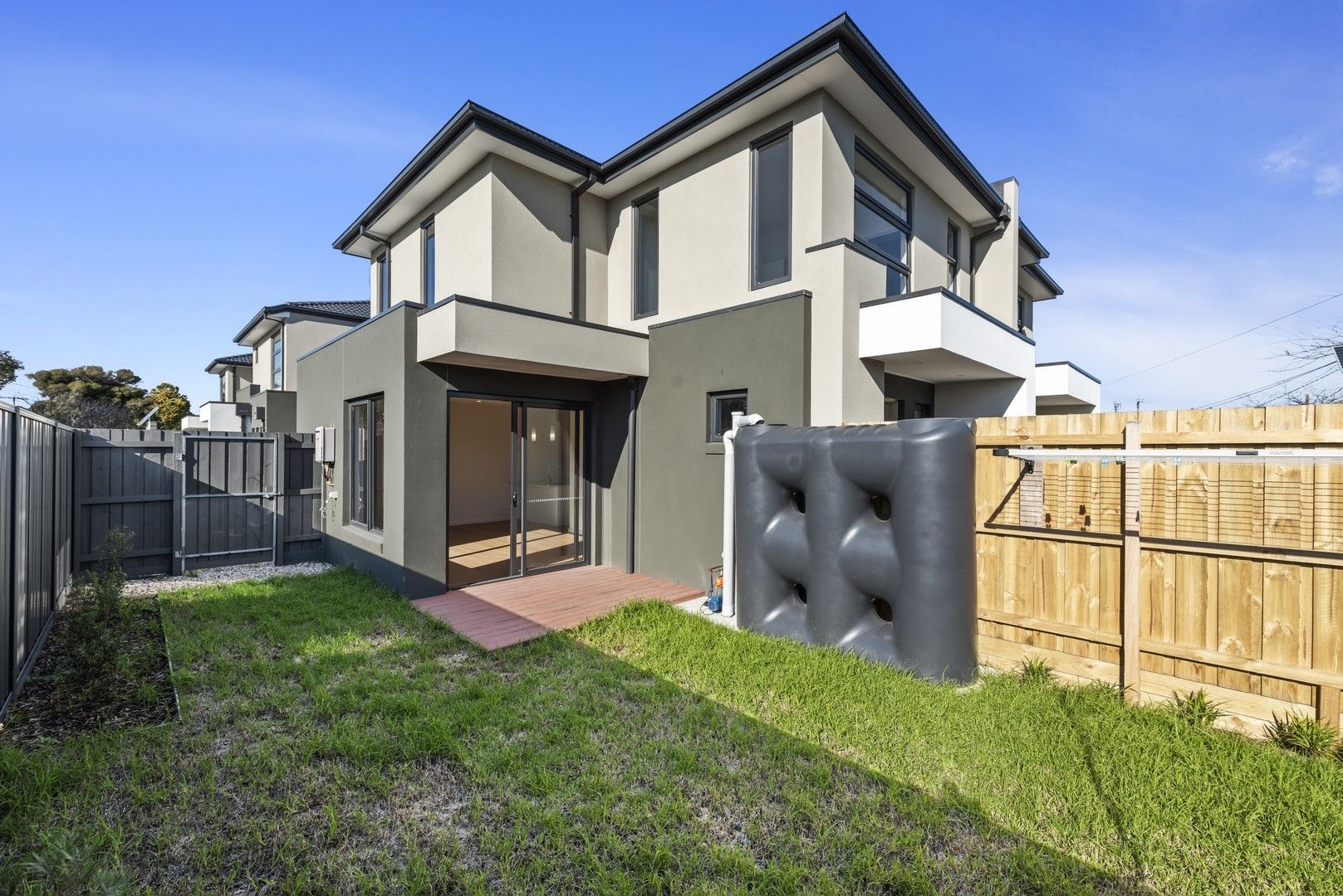 4 bedrooms Duplex in 1/460 Clayton Road CLAYTON SOUTH VIC, 3169