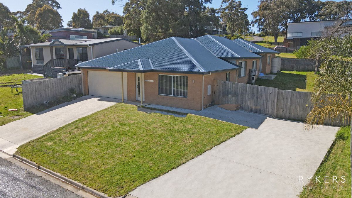 4 bedrooms House in 11 New Street LAKES ENTRANCE VIC, 3909