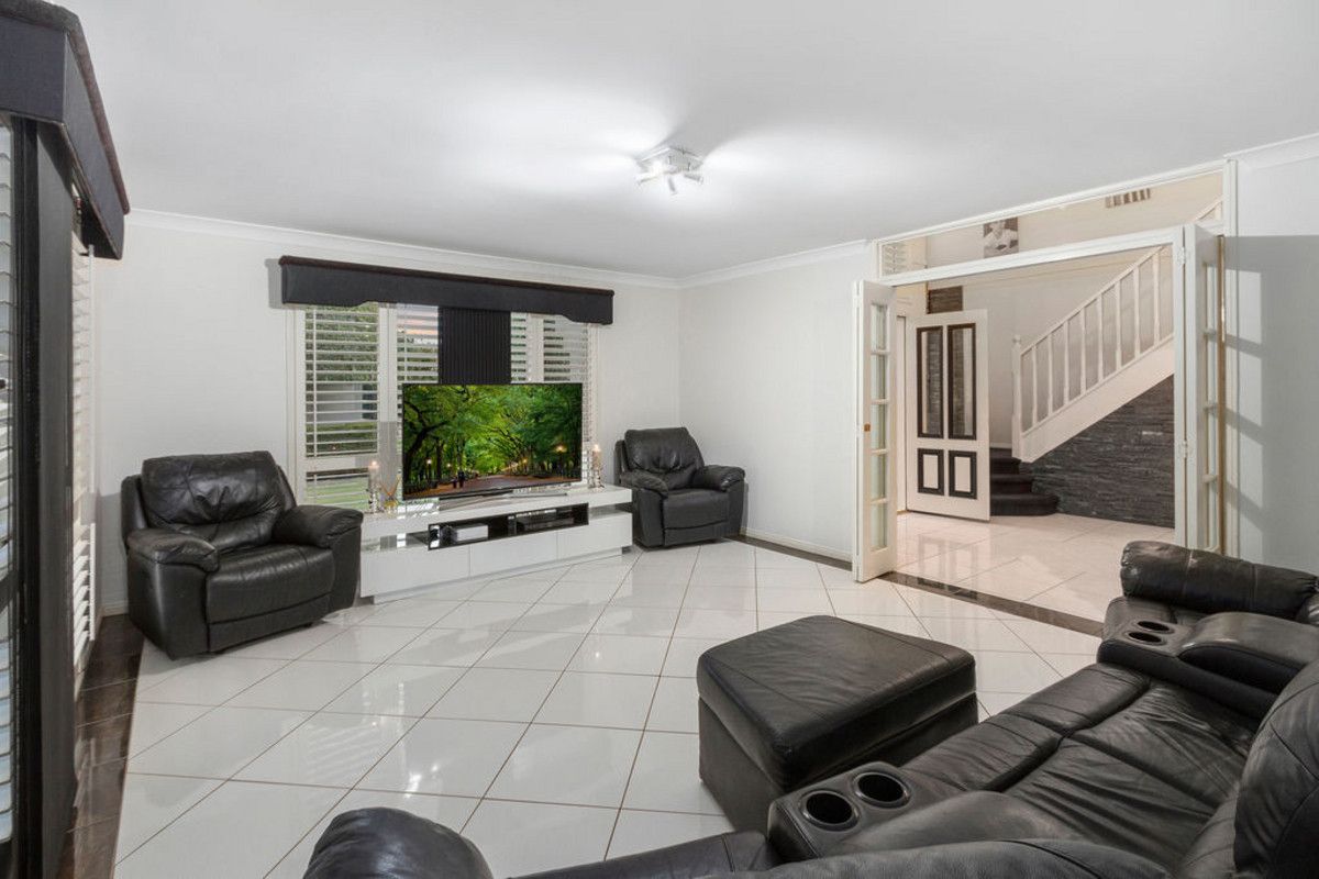 34 Saltwater Terrace, Helensvale QLD 4212, Image 2