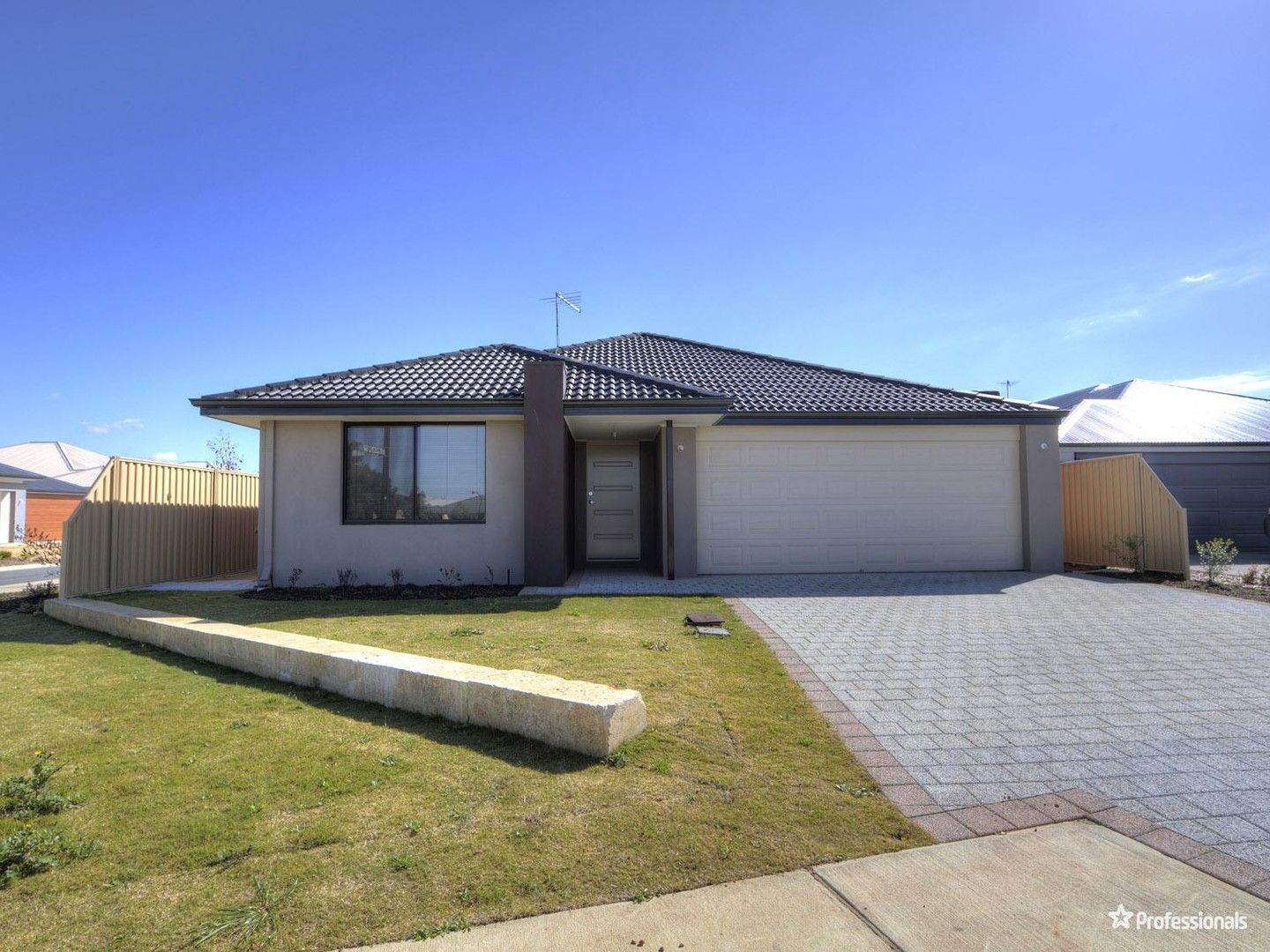 4 bedrooms House in 18 Kalyang Loop BYFORD WA, 6122