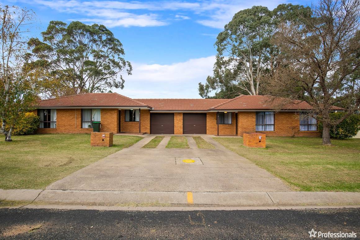 Picture of 2 Sarah Place, ARMIDALE NSW 2350