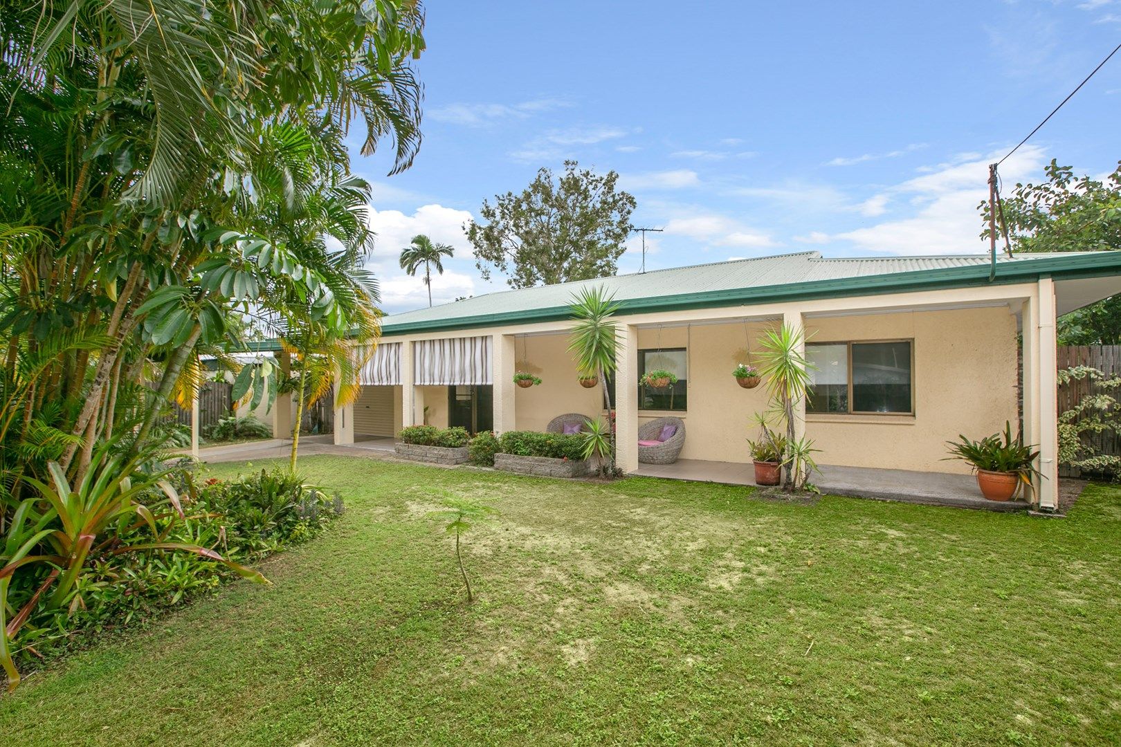 32 Oak Street, Holloways Beach QLD 4878, Image 0