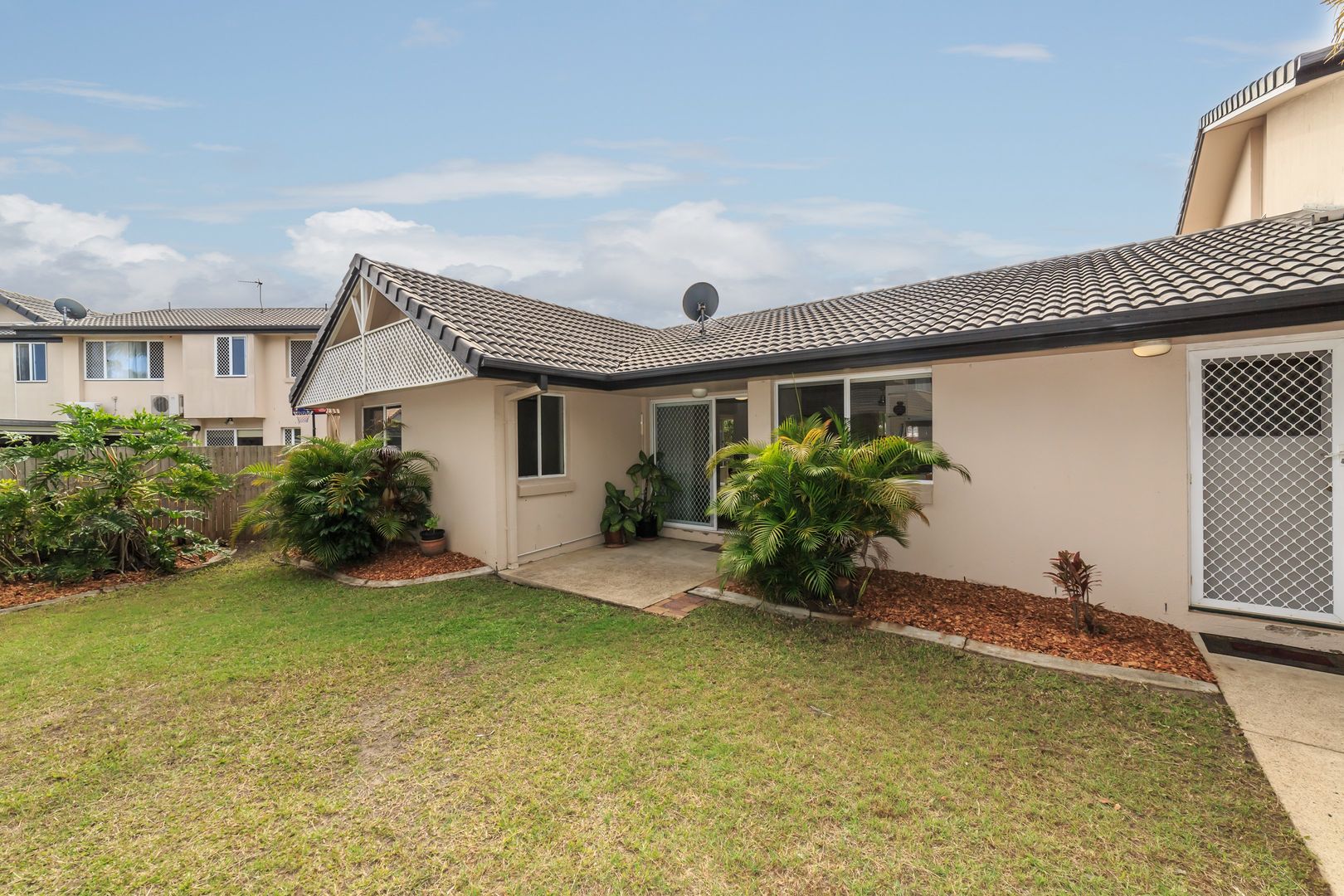 11/30 St Kevins Avenue, Benowa QLD 4217, Image 2